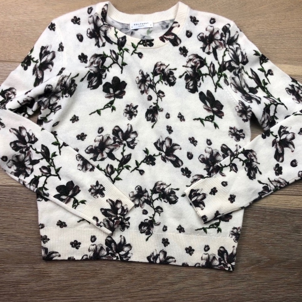 Equipment Sloane small crewneck cashmere sweater